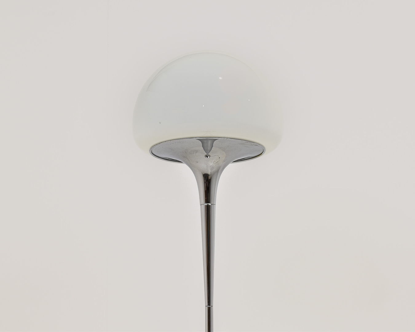 Goffredo Reggiani Floor Lamp in Chrome and Opaline Glass, Italy 1970s