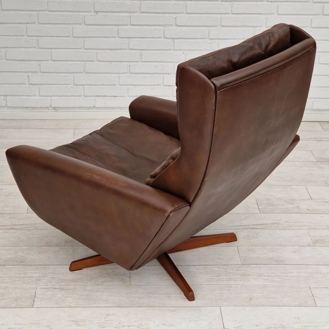 1970s, Danish design by Georg Thams for Vejen Møbelfabrik, swivel wingback relax chair.