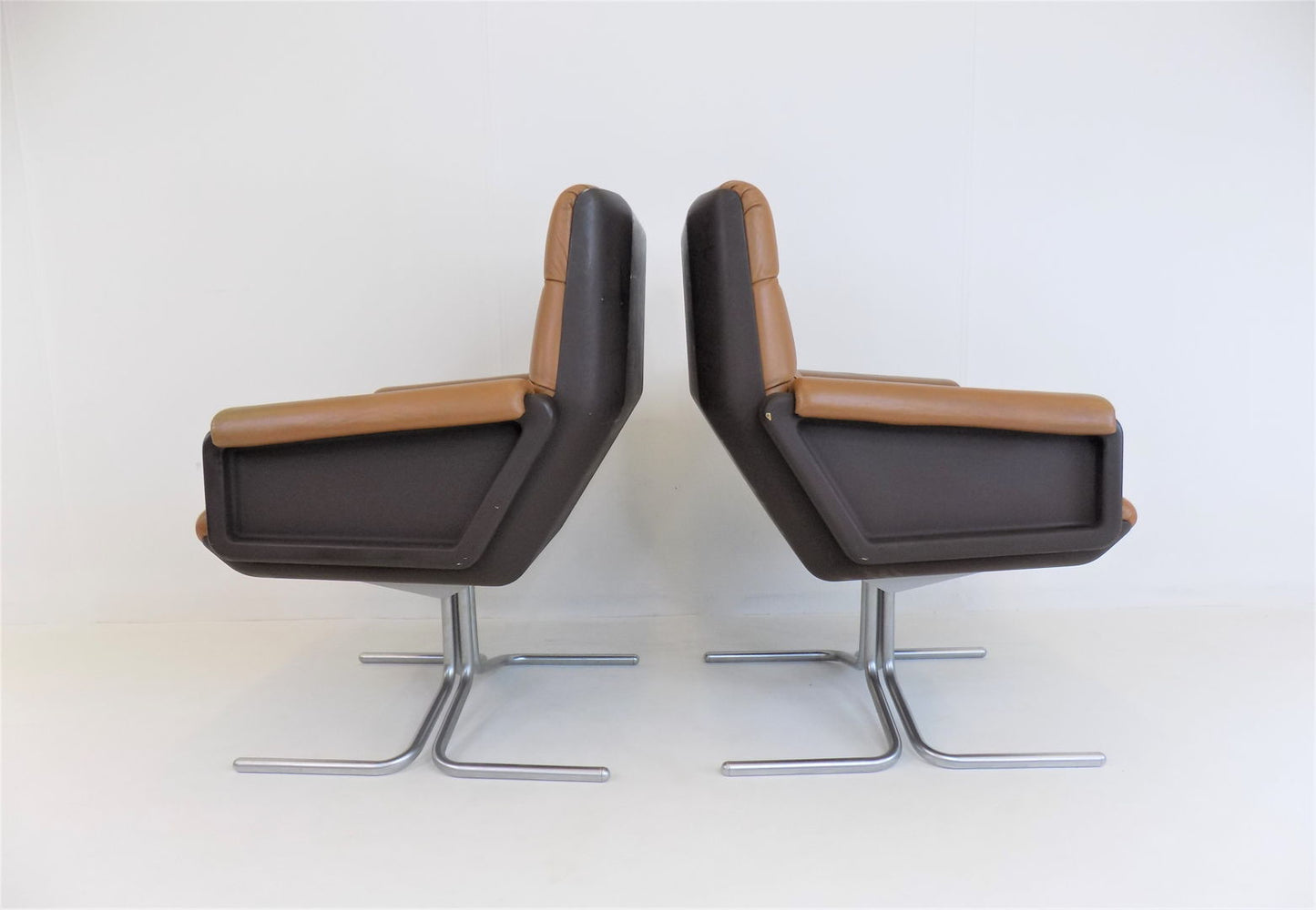 Set of 2 Mauser Seat 150 leather armchairs by Herbert Hirche