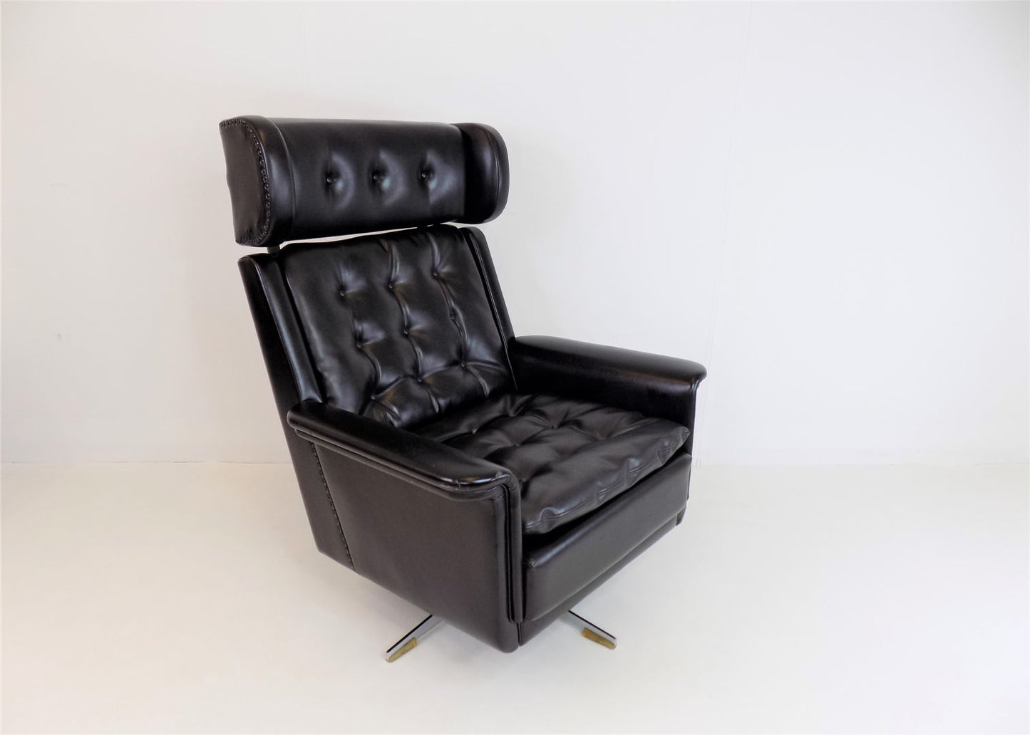 Leather armchair by Holtmann Möbelmanufaktur