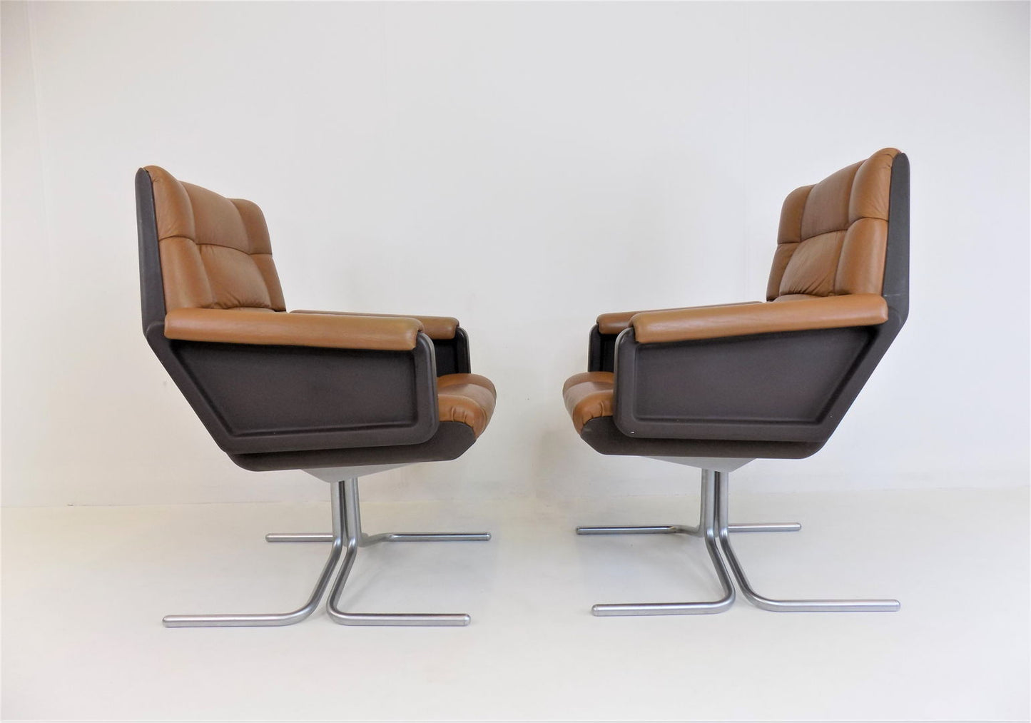 Set of 2 Mauser Seat 150 leather armchairs by Herbert Hirche