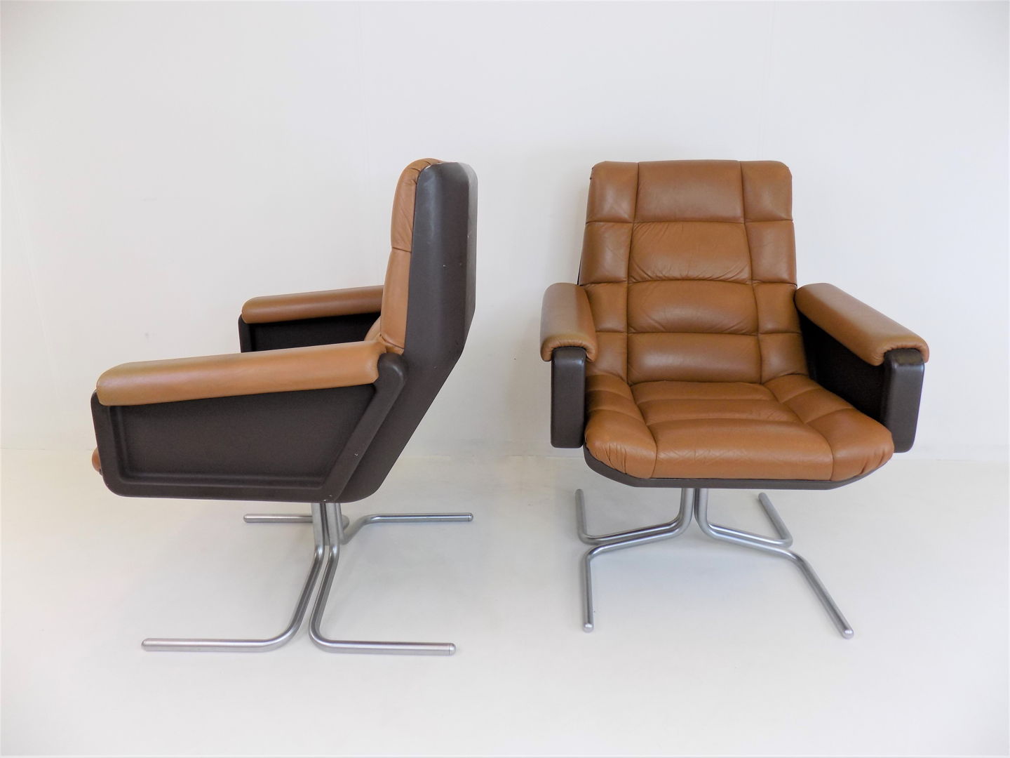 Set of 2 Mauser Seat 150 leather armchairs by Herbert Hirche