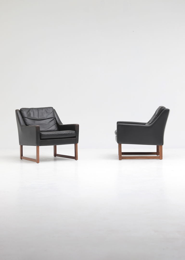 Pair of leather armchairs designed in the 1960's by Rudolf Bernd Glatzel for Kill International,