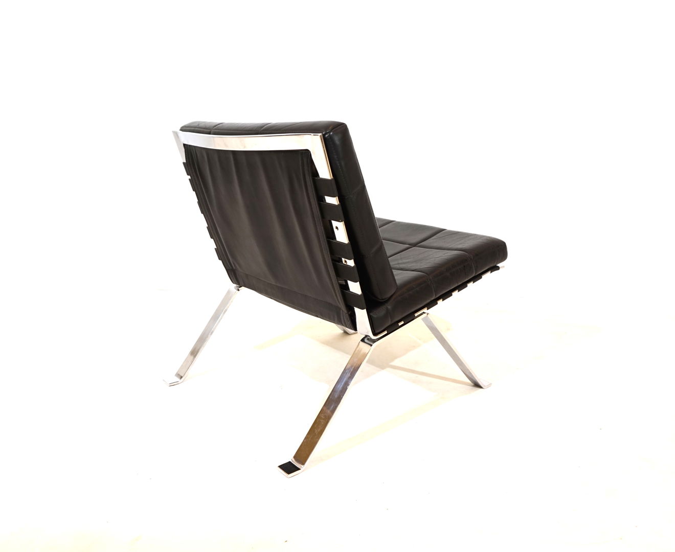 Girsberger 1600 leather lounge chair by Wilhelm Girsberger