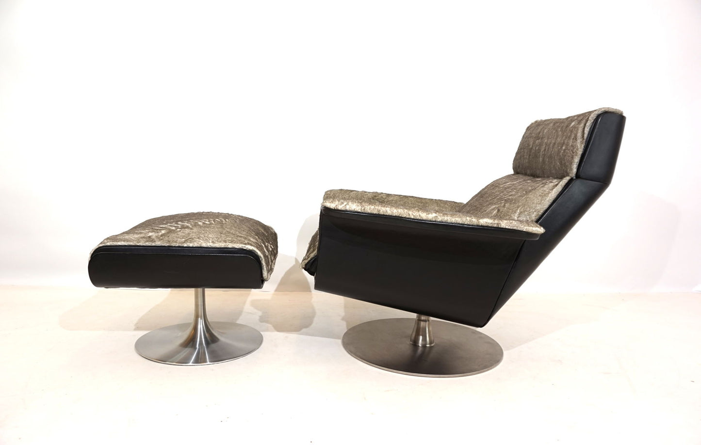 Kaufeld Siesta 62 lounge chair with ottoman by Jacques Brule