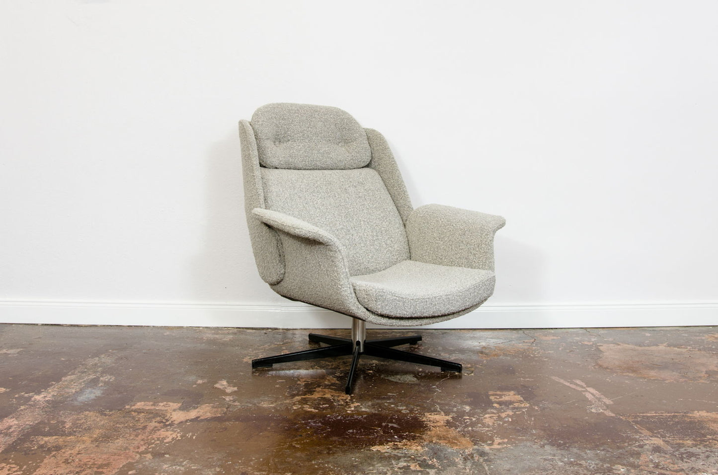 Swivel lounge chair by Radomsko Furniture Factories, 1970's