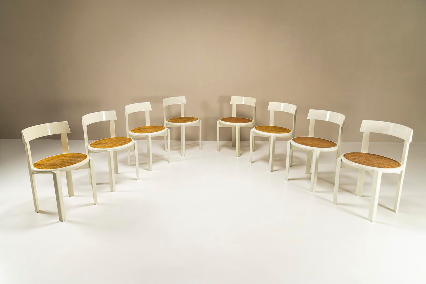Set Of 8 Dining Chairs In White Lacquered Wood And Wicke, Italy 1980s