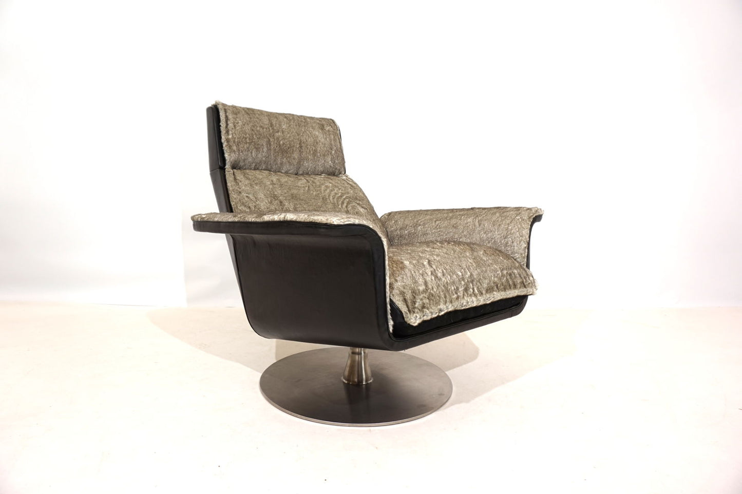 Kaufeld Siesta 62 lounge chair with ottoman by Jacques Brule