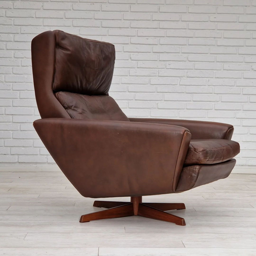 1970s, Danish design by Georg Thams for Vejen Møbelfabrik, swivel wingback relax chair.