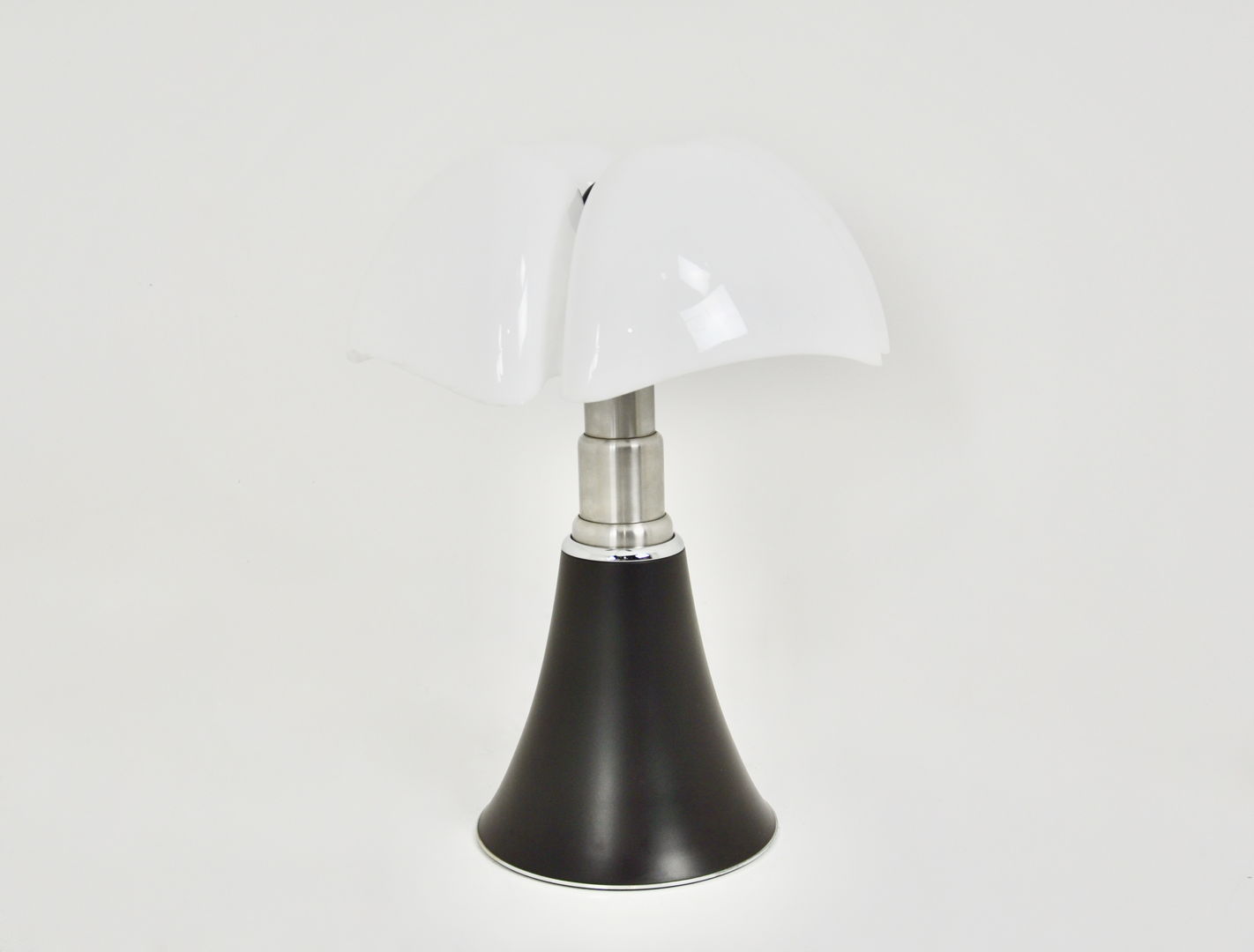 Black Pipistrello Table Lamp by Gae Aulenti for Martinelli Luce, 1960s