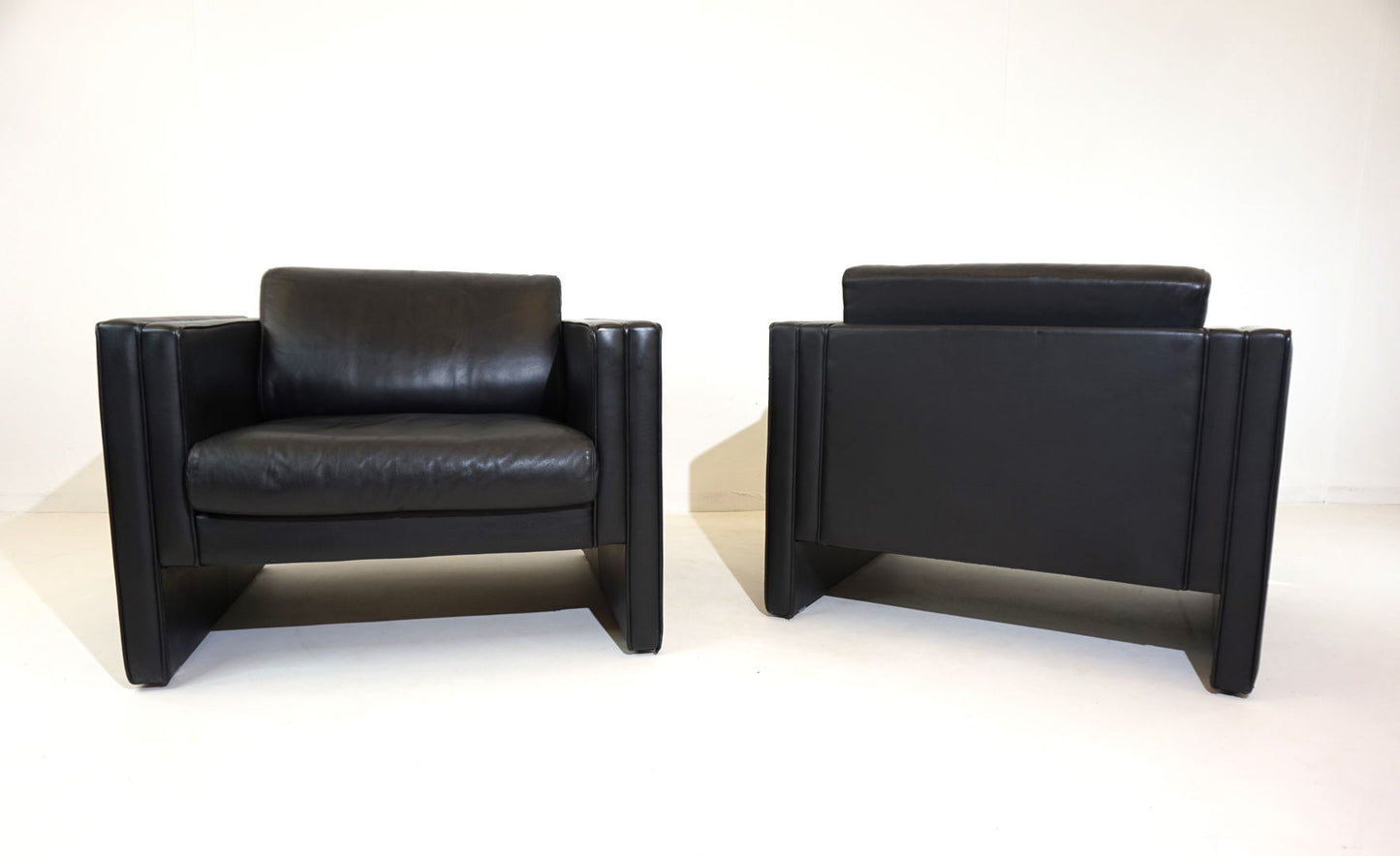 Knoll Studio Line set of 2 leather armchairs by Jürgen Lange