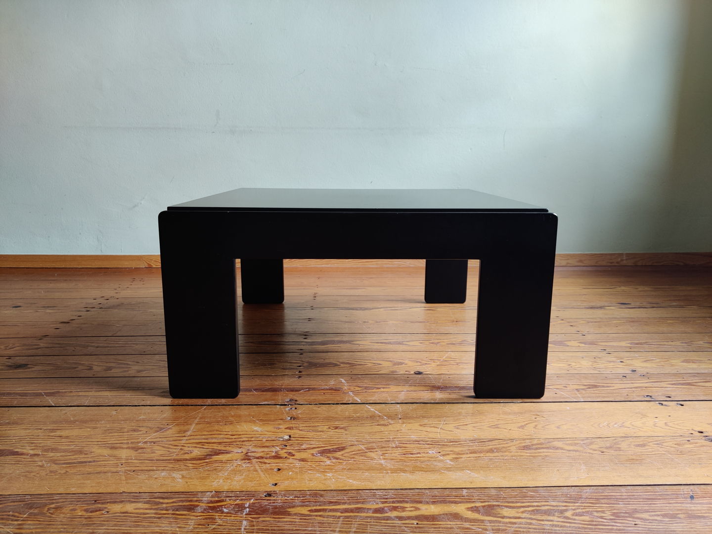 Knoll International coffee table by Tobia & Afra Scarpa