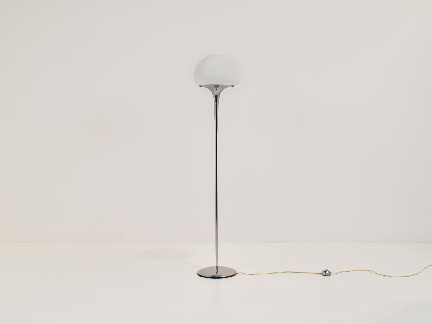 Goffredo Reggiani Floor Lamp in Chrome and Opaline Glass, Italy 1970s