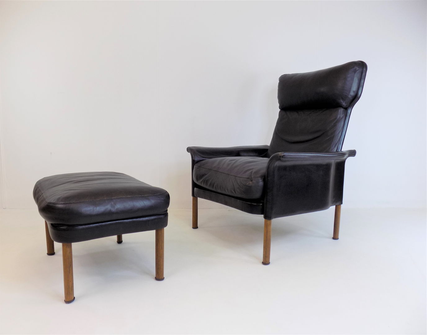 Hans Olsen leather chair with ottoman, 1960