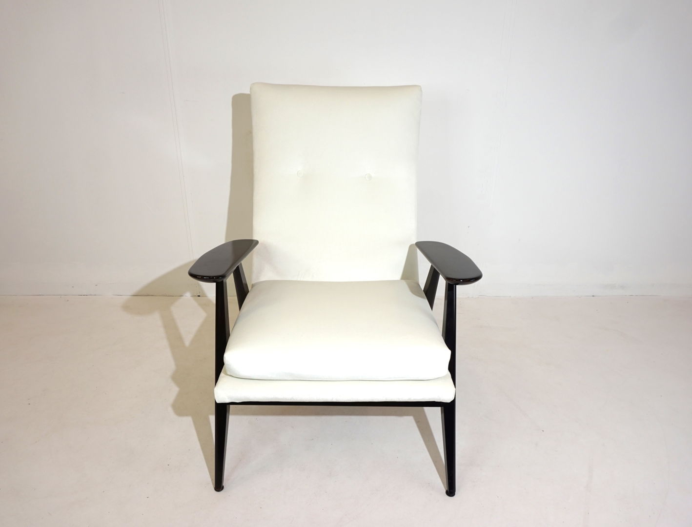 Steiner SK640 lounge chair by Pierre Guariche