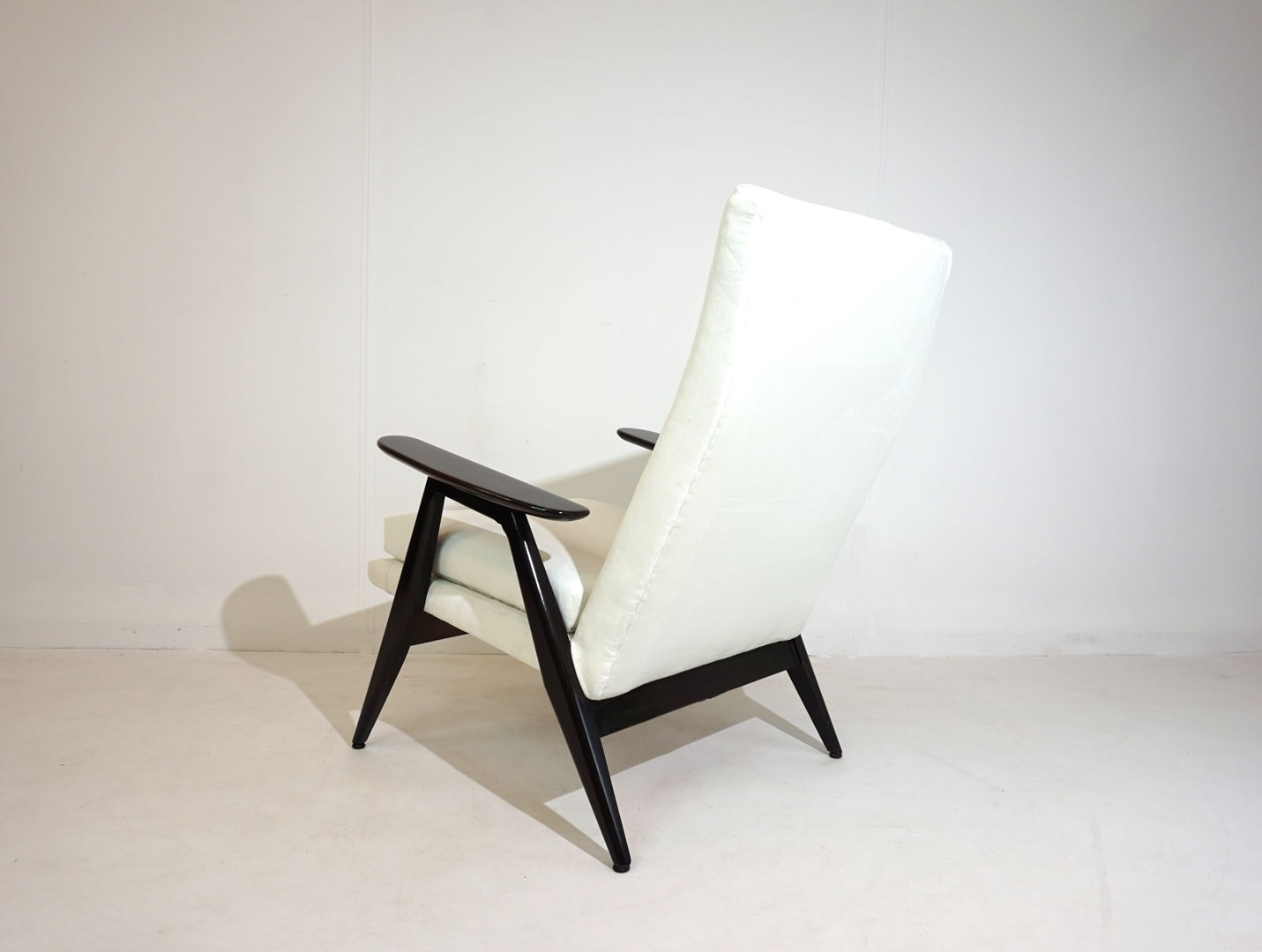 Steiner SK640 lounge chair by Pierre Guariche