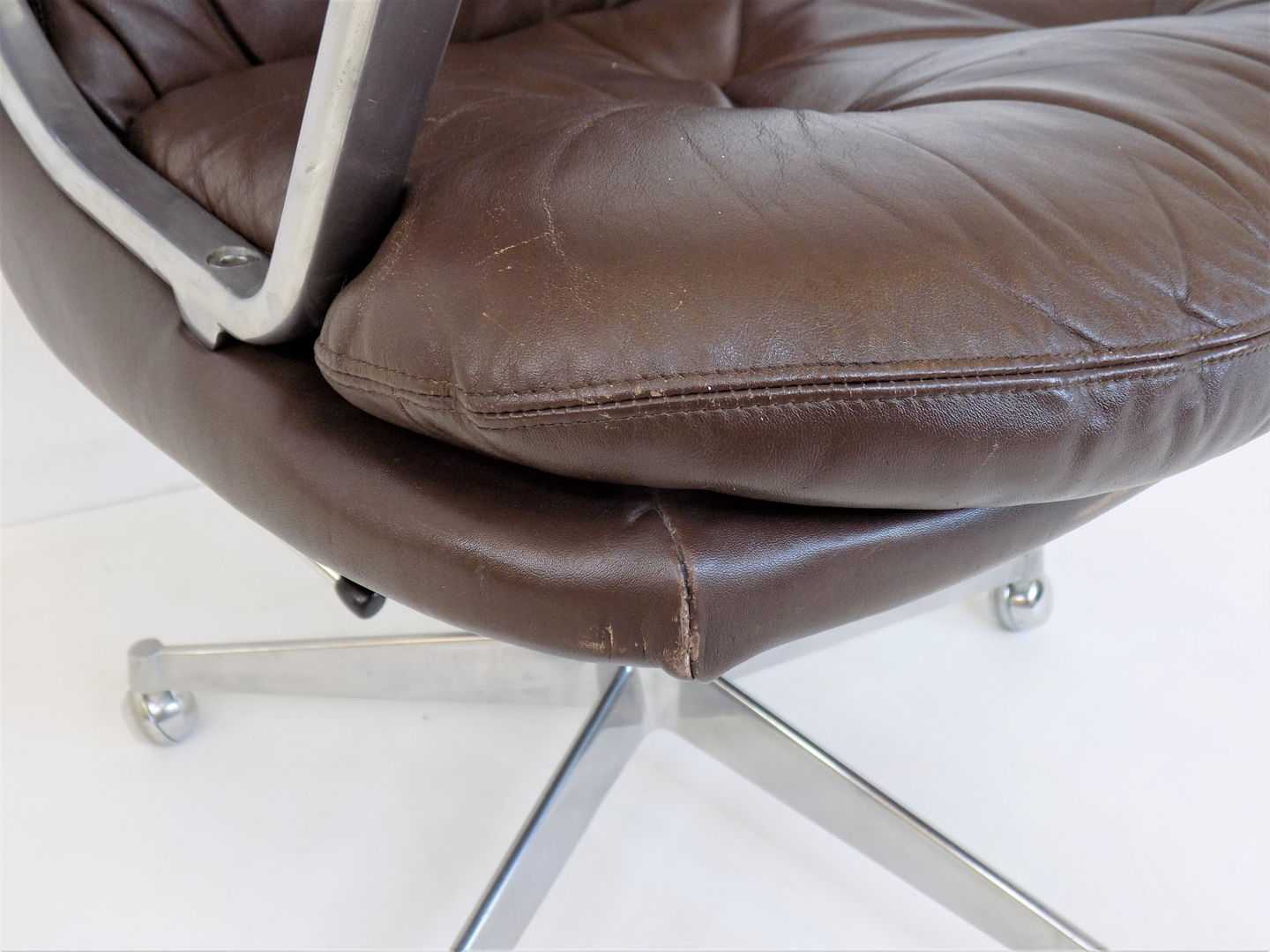 Strässle Gentilina leather office chair by Andre Vandenbeuck