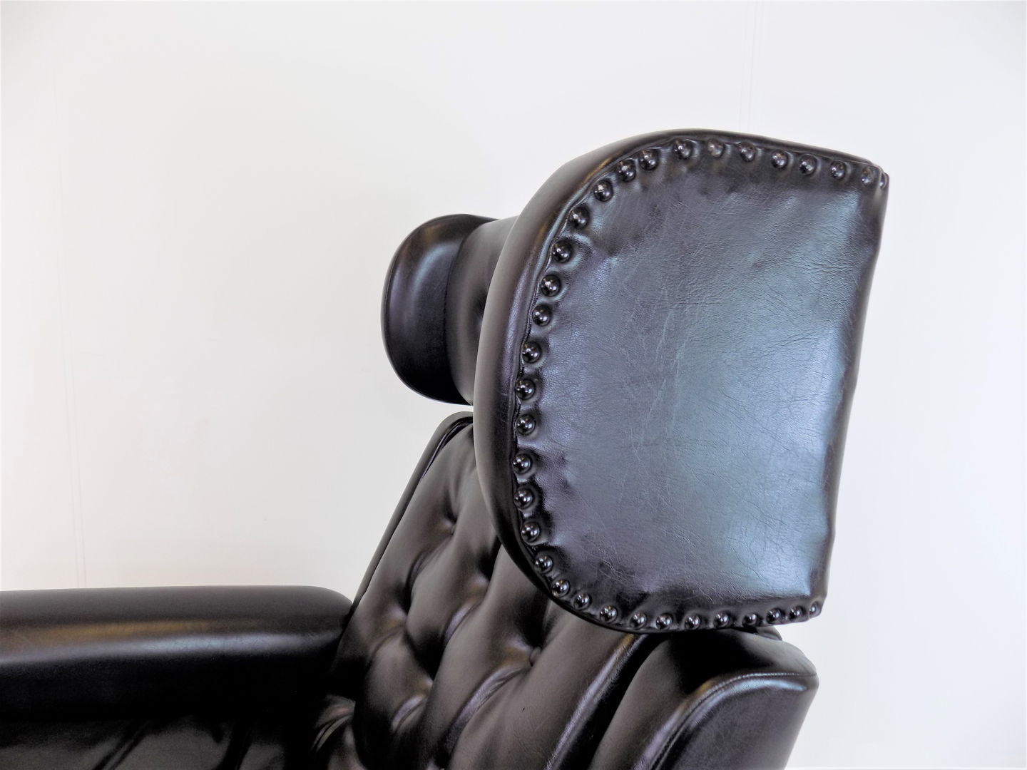 Leather armchair by Holtmann Möbelmanufaktur