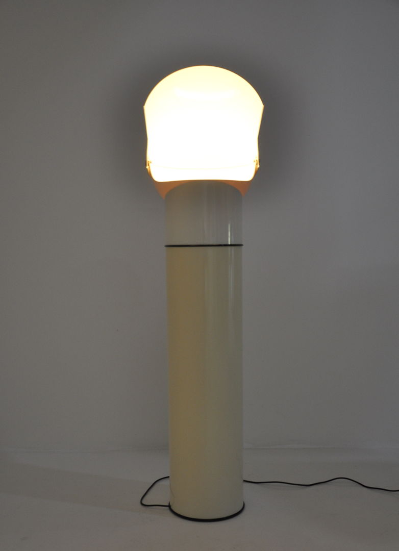 Pileo-Mezzo floor lamp by Gae Aulenti for Artemide, 1970s