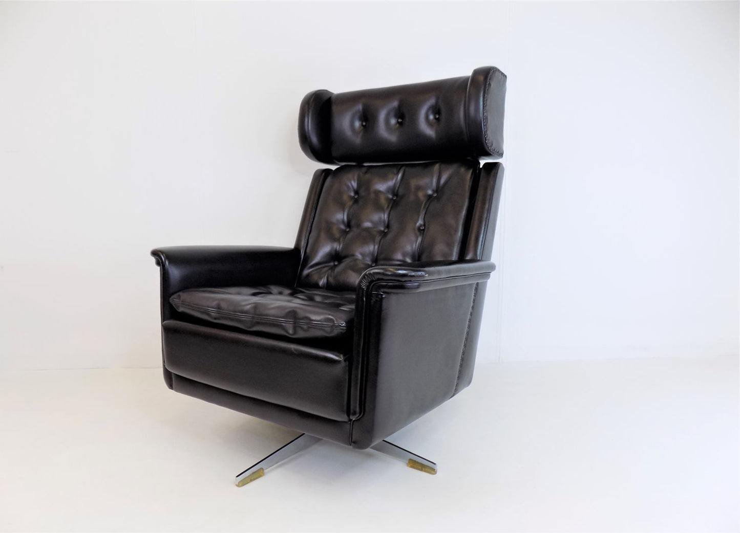 Leather armchair by Holtmann Möbelmanufaktur