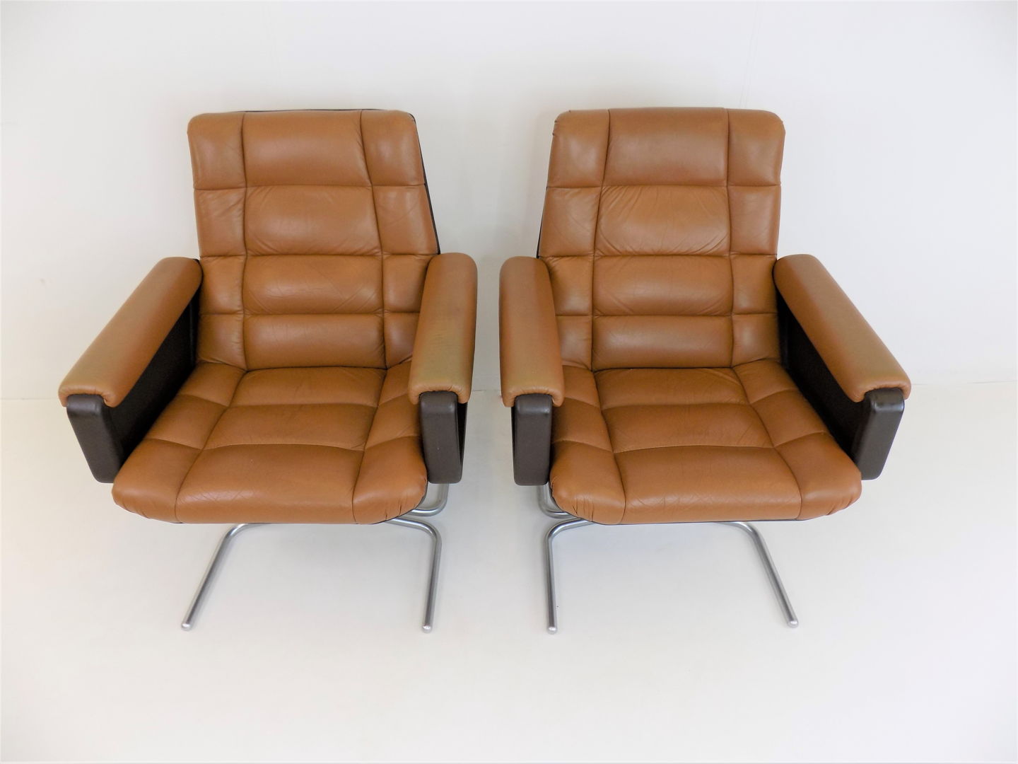 Set of 2 Mauser Seat 150 leather armchairs by Herbert Hirche