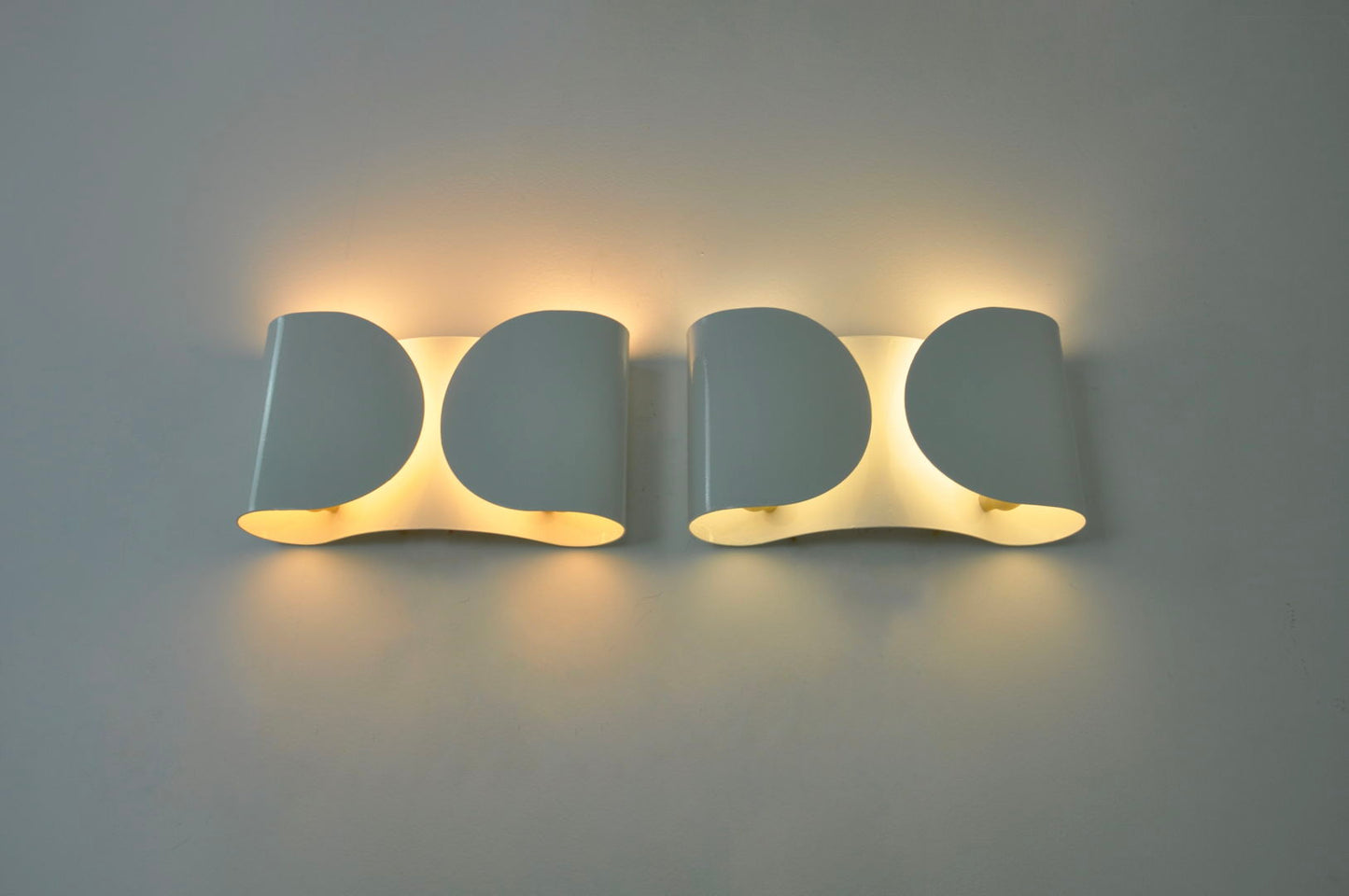 White Foglio Wall Lamps by Tobia & Afra Scarpa for Flos, 1960s Set of 2