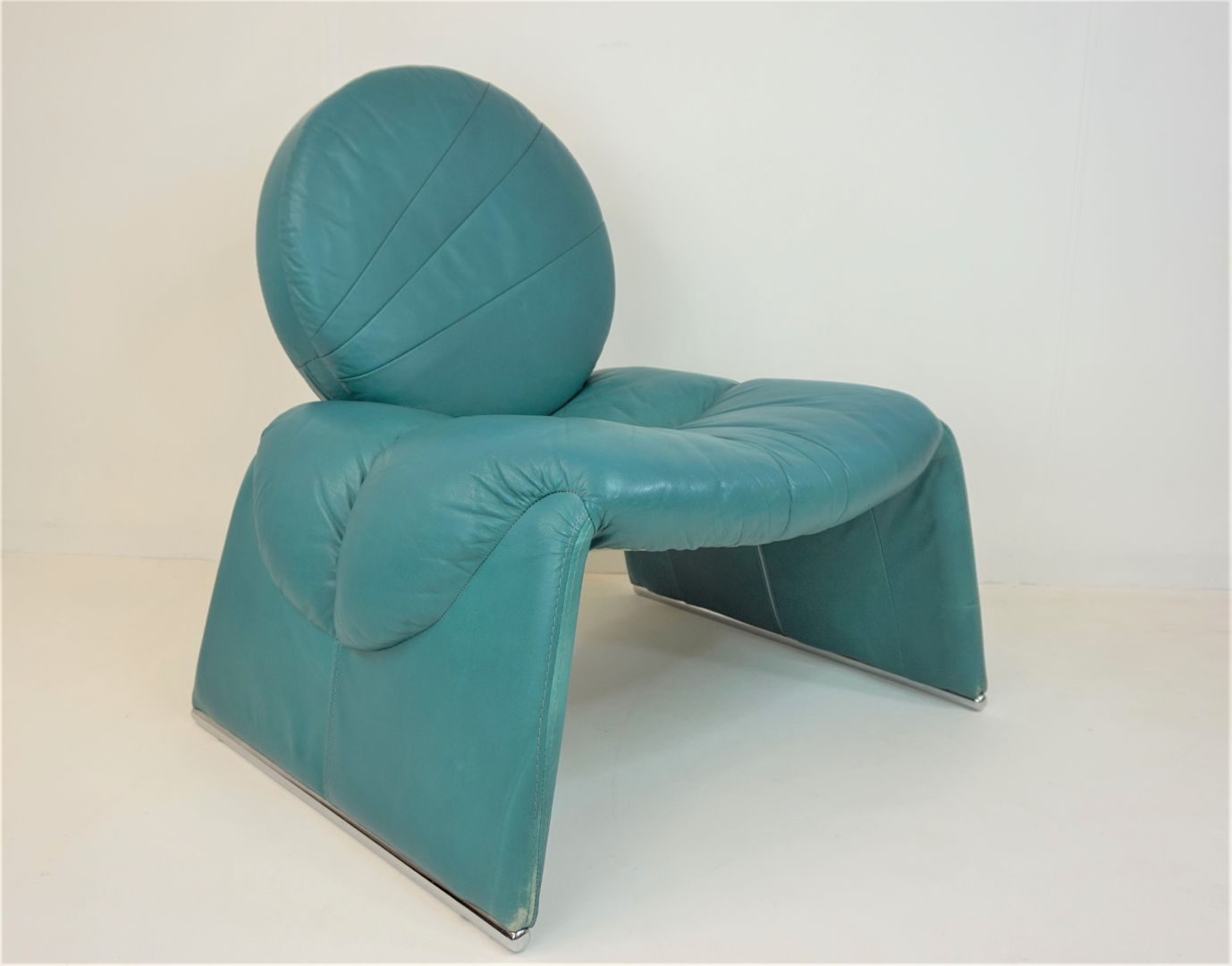 Saporiti C35 Calypso leather lounge chair by Vittorio Introini