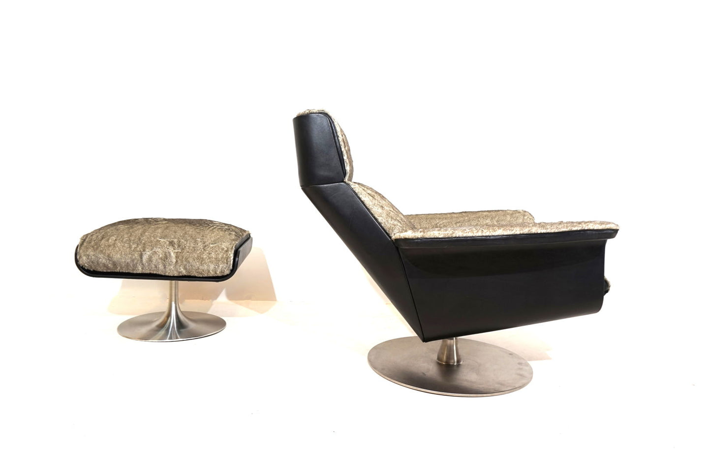 Kaufeld Siesta 62 lounge chair with ottoman by Jacques Brule