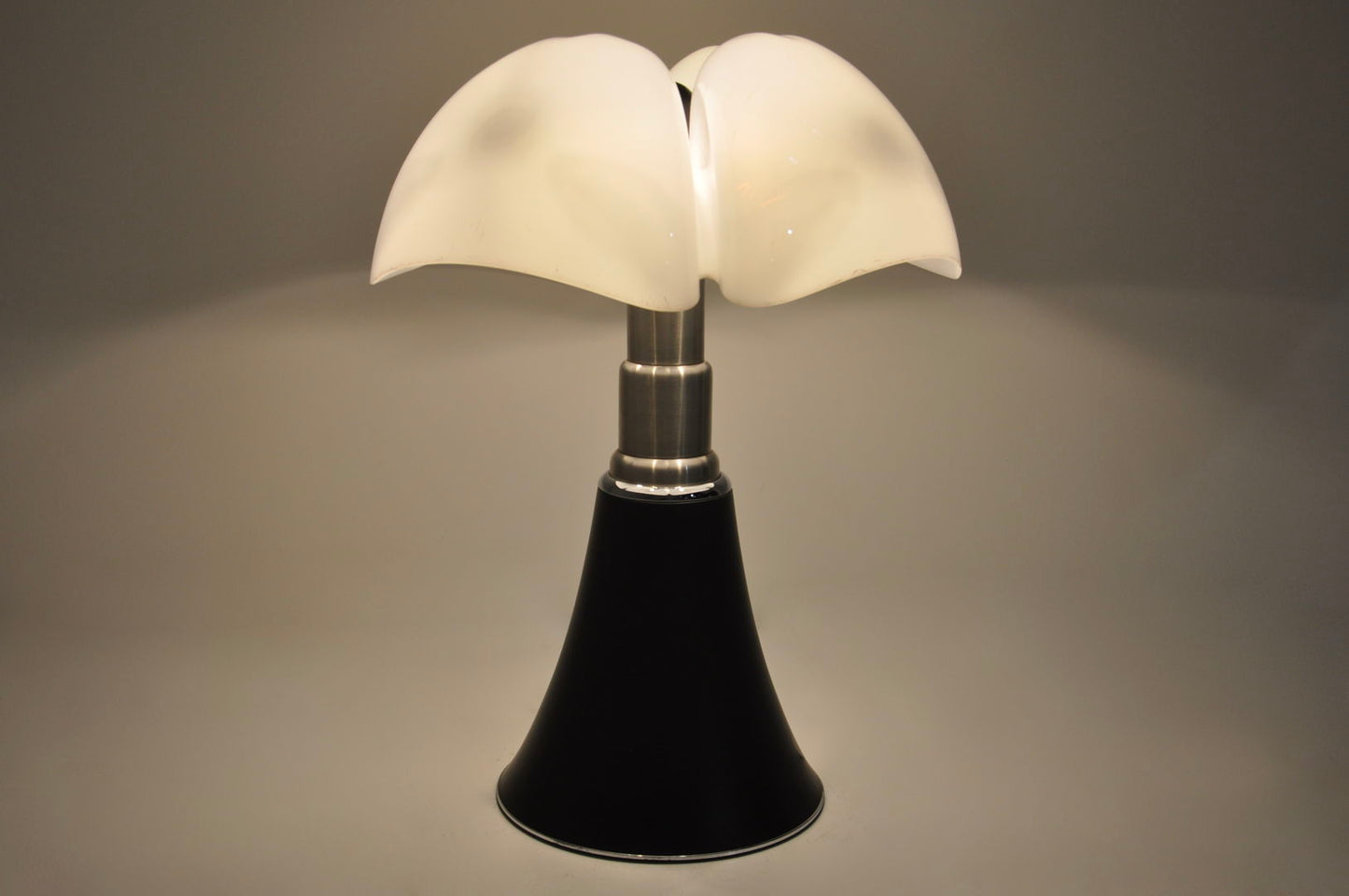 Black Pipistrello Table Lamp by Gae Aulenti for Martinelli Luce, 1960s