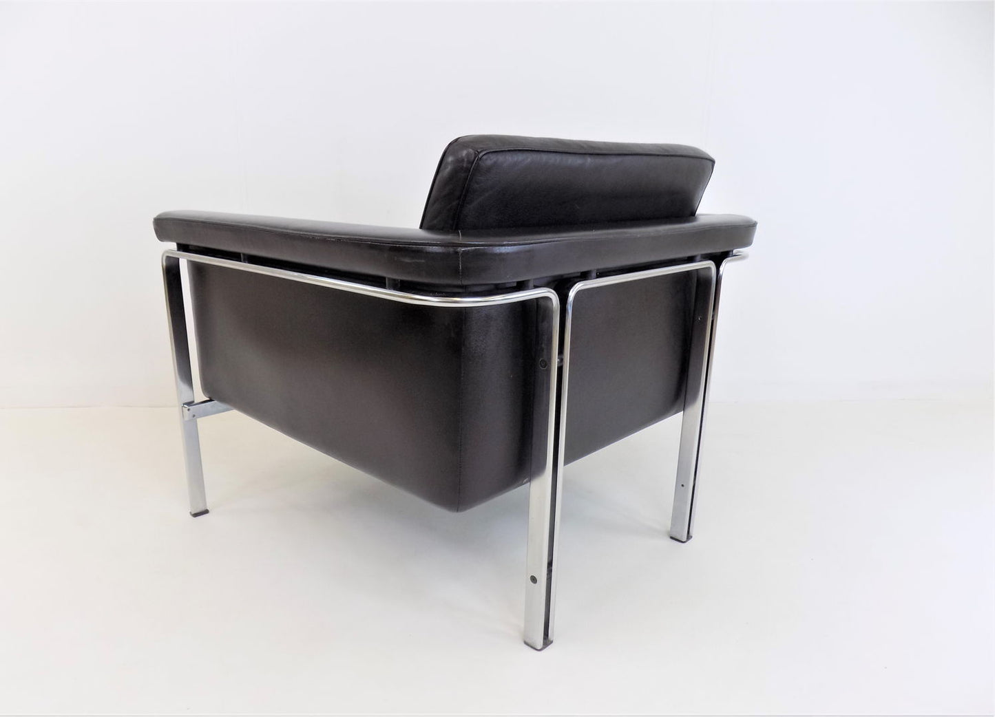 Kill 6911 leather chair black by Horst Brüning