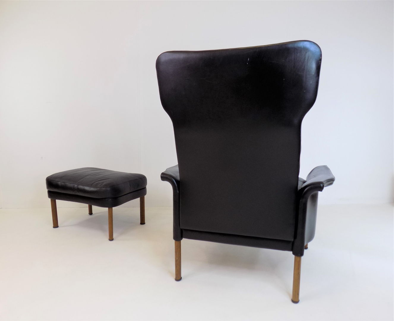 Hans Olsen leather chair with ottoman, 1960