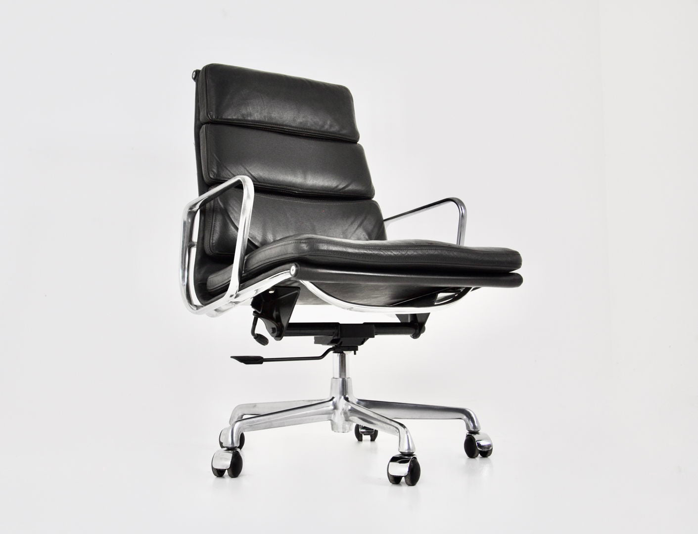 Ea 216 Soft Pad desk chair by Charles & Ray Eames for ICF, 1970s